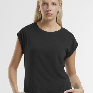 Womens regular extended shoulder tee